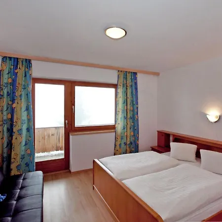 בקתה Lovely Chalet In With Private Terrace