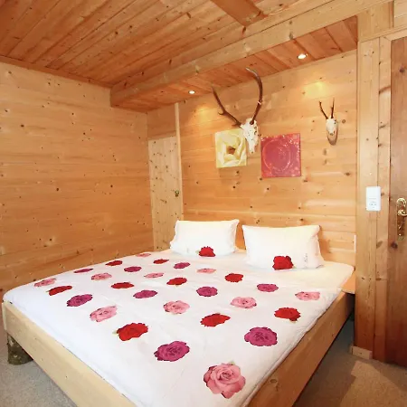 בקתה Lovely Chalet In With Private Terrace